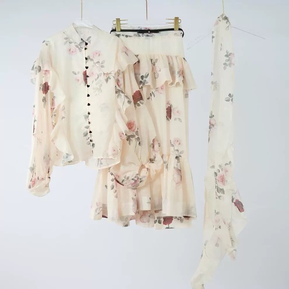 Designer-Style Floral Ruffle Maxi Dress - Picture 5 of 10